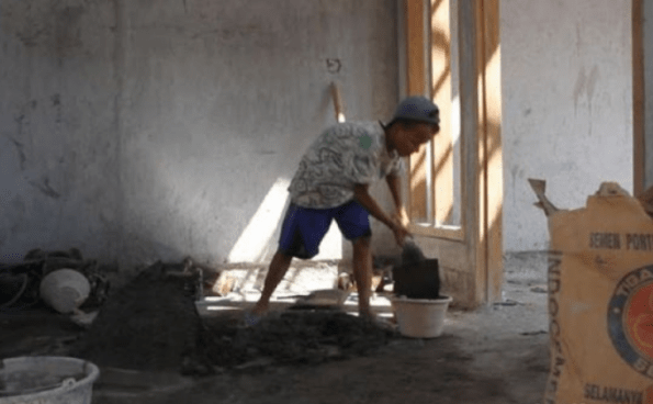 Perjuangan Seorang Anak, Jadi Kuli Demi Beli Smartphone untuk Belajar Online 2